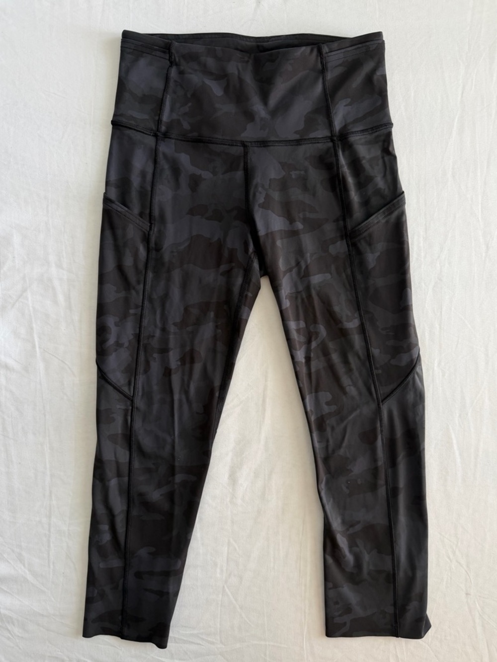 Lululemon Black Camo Leggings Size 4 | 23” Inseam